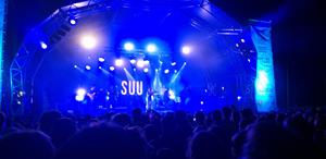 Suu en concert a les Barraques de Sitges. Eix