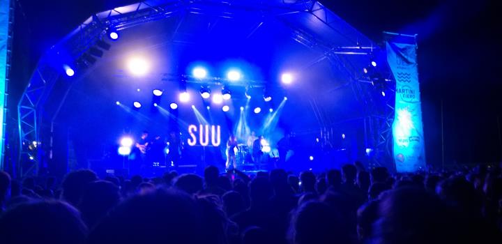 Suu en concert a les Barraques de Sitges. Eix