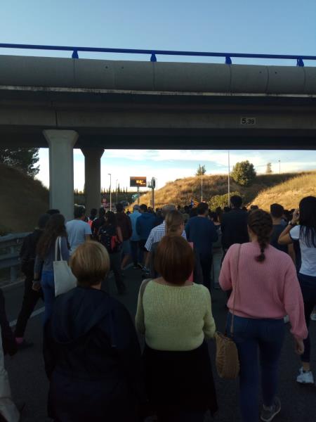 Tallen la N-340 a Vilafranca del Penedès per protestar contra la sentència de l'1-O. CUP Vilafranca