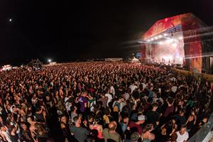 Tercera edició del Festiuet, la primera a la platja de Coma-ruga, que ha aplegat un total de 10.000 persones. Festiuet