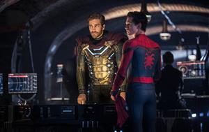 Tom Holland i Jake Gyllenhaal a la pel·lícula 'Spider-man: lejos de casa'. Sony Pictures Releasing