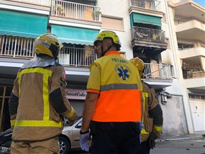 Un incendi calcina totalment un habitatge a la plaça Catalunya de Vilanova