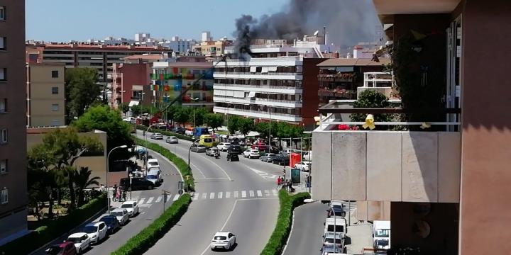 Un mort en l'incendi d'un pis a Vilanova i la Geltrú. EIX