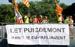 Una pancarta demana que Carles Puigdemont pugui ser eurodiputat. ACN