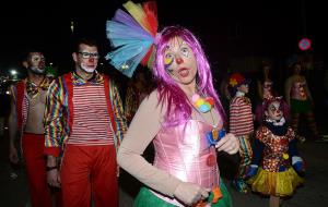 Una vintena de carrosses i 1.500 participants llueixen la rua del Carnaval de Canyelles