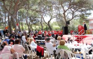 Unes 500 persones gaudeixen a la 22a Festa de la Rosa de Sant Pere de Ribes. PSC
