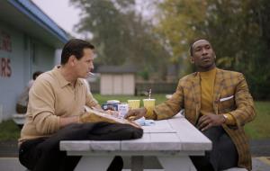 Viggo Mortensen i Mahershala Ali, en un fotograma del film 'Green Book'. Participant Media