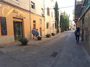 Vilafranca tallarà al trànsit el carrer Sant Pere per permetre l’entrada de l’alumnat al col·legi Sant Josep. Ajuntament de Vilafranca