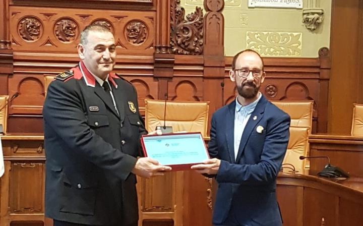 Vilanova i Sitges reten homenatge als Mossos en el desè aniversari del seu desplegament. Mossos d'Esquadra