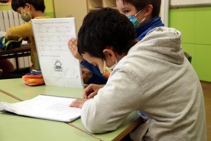 82 grups escolars tancats a les comarques del Penedès i Garraf  i més de 2.000 persones confinades. ACN