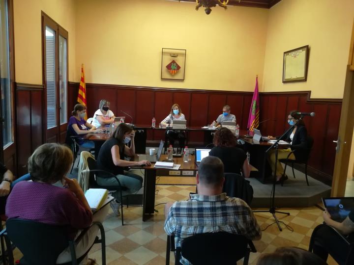 Acord al ple de Santa Margarida i els Monjos en la defensa dels treballadors afecta7s per la crisi industrial. EIX