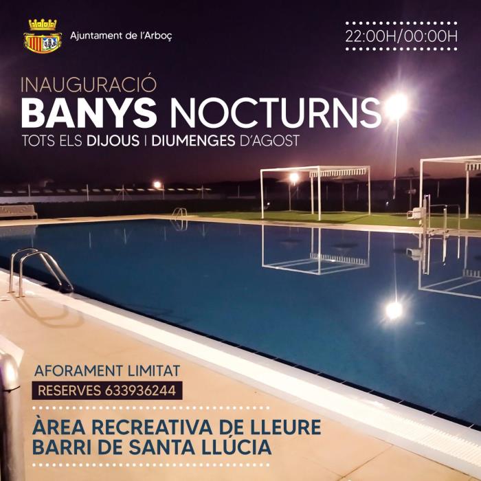Banys nocturns amb música a la piscina municipal d’estiu de l'Arboç