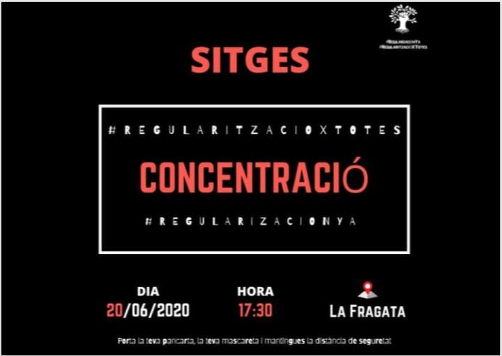 Concentració a Sitges per la campanya #RegularitzacióxTotes i #PapersForAll