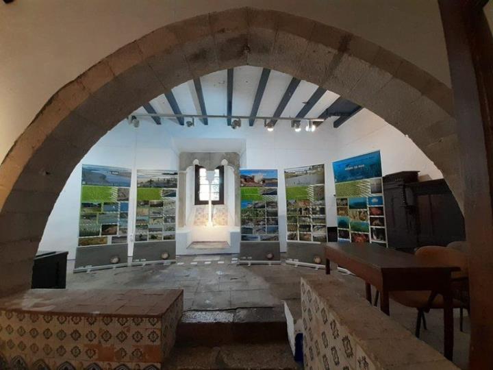 Exposició sobre la riquesa dels 26 km de costa de la comarca del Garraf