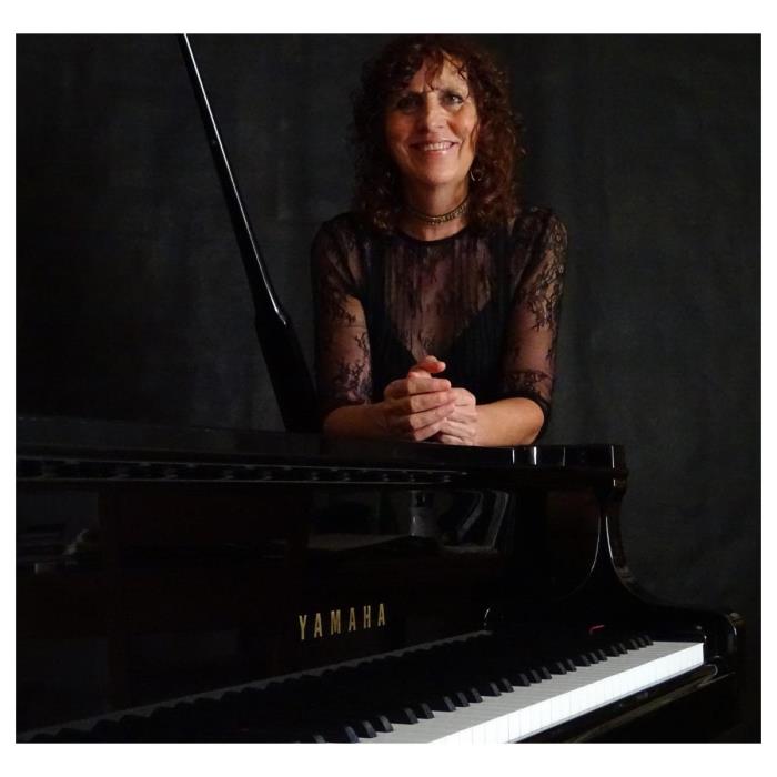 Montse Rios, piano