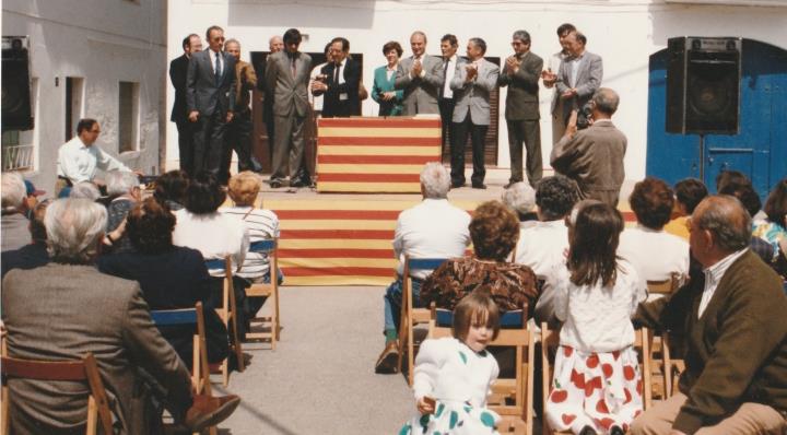 Projecció del vídeo Agermanament Cubelles-Arles de Tec. Primer acte (1992)”