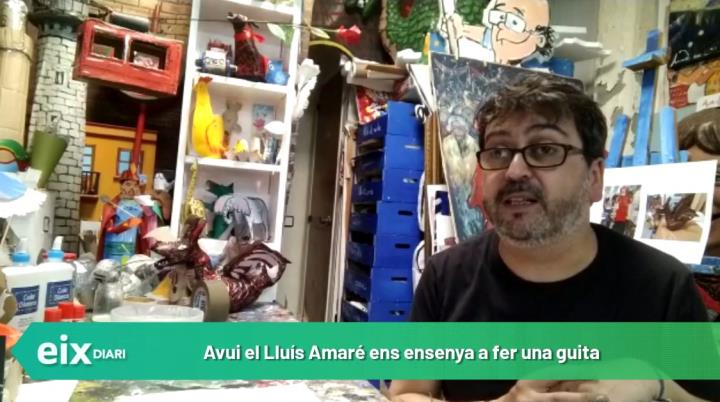 Taller de manualitats amb Lluís Amaré, avui una guita