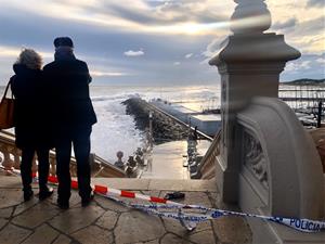 Alerta pel temporal marítim a Sitges. EIX