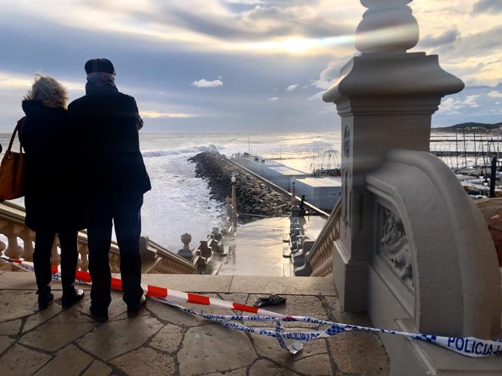 Alerta pel temporal marítim a Sitges. EIX