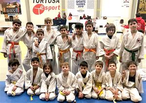 Alguns dels alumnes de l'Escola de Judo Vilafranca a Tortosa. Eix