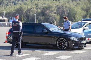 Ampli dispositiu dels Mossos d'Esquadra a les costes del Garraf per controlar el confinament durant la Setmana Santa