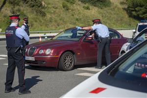 Ampli dispositiu dels Mossos d'Esquadra a les costes del Garraf per controlar el confinament durant la Setmana Santa