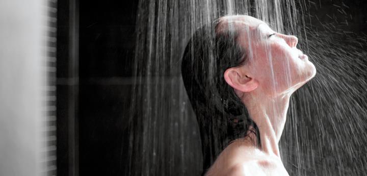 Aprofita els beneficis de l'aigua calenta, ara que ja arriba el fred. Shutterstock