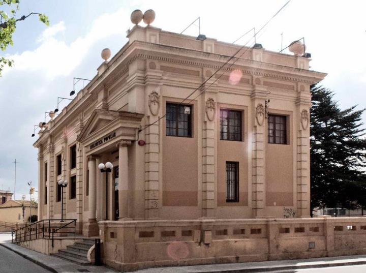 Biblioteca Popular del Vendrell. Eix