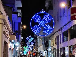 Calafell dona el tret de sortida a la campanya nadalenca amb l'encesa de llums als carrers