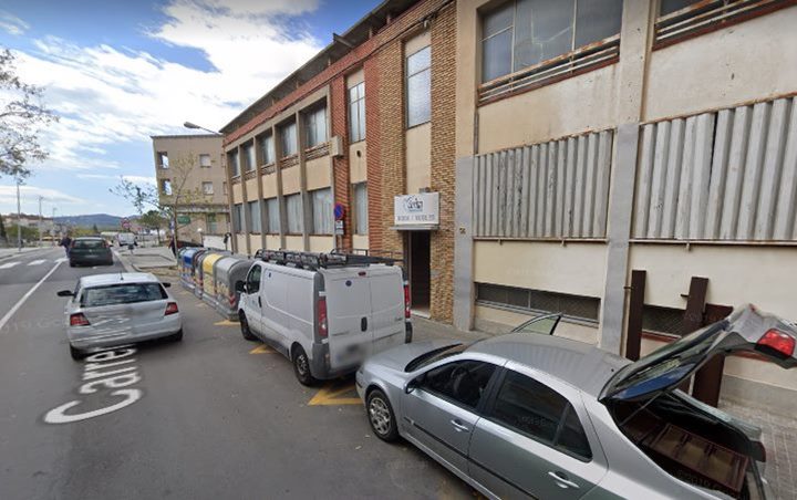 Càritas de Vilafranca atura la recollida de roba usada. Google Maps
