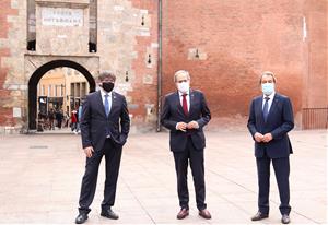 Carles Puigdemont, Quim Torra i Artur Mas davant del Castellet de Perpinyà. ACN / Aleix Freixas