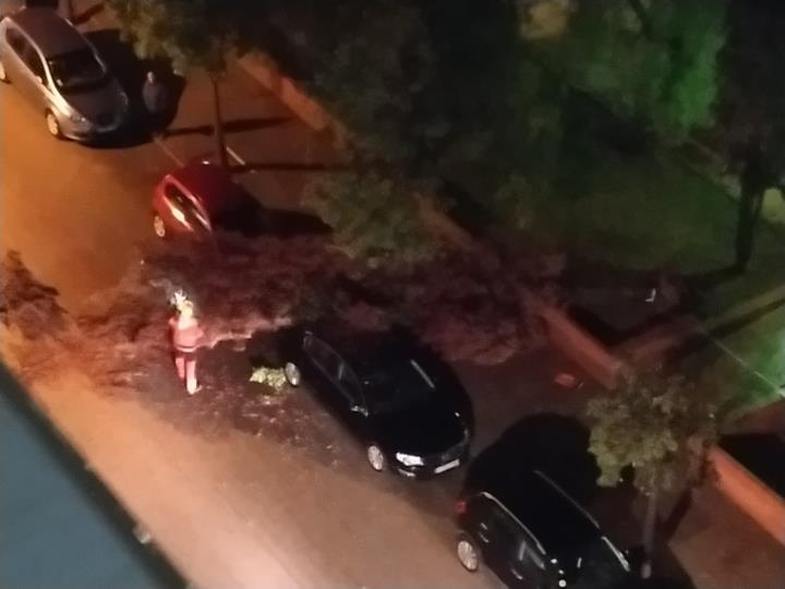 Carrers inundats aquesta nit a Vilanova i la Geltrú. Policia local de Vilanova