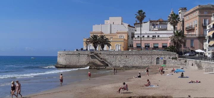 Cinc platges de Sitges aconsegueixen la bandera blava de gestió ambiental i qualitat de l'aigua. Ajuntament de Sitges