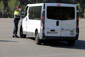 Control perimetral de Mossos a la C-32 al peatge de Sitges, el 31 d'octubre del 2020 