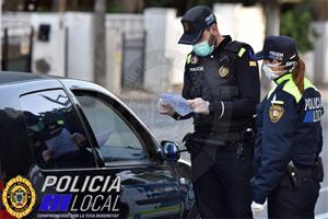 Denuncien un conductor al Vendrell per saltar-se el confinament i circular begut. Policia local del Vendrel