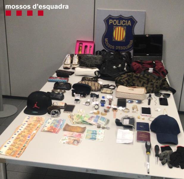 Desarticulen un grup criminal especialitzat en robatoris amb força a domicilis a Sitges i altres localitats. Mossos d'Esquadra