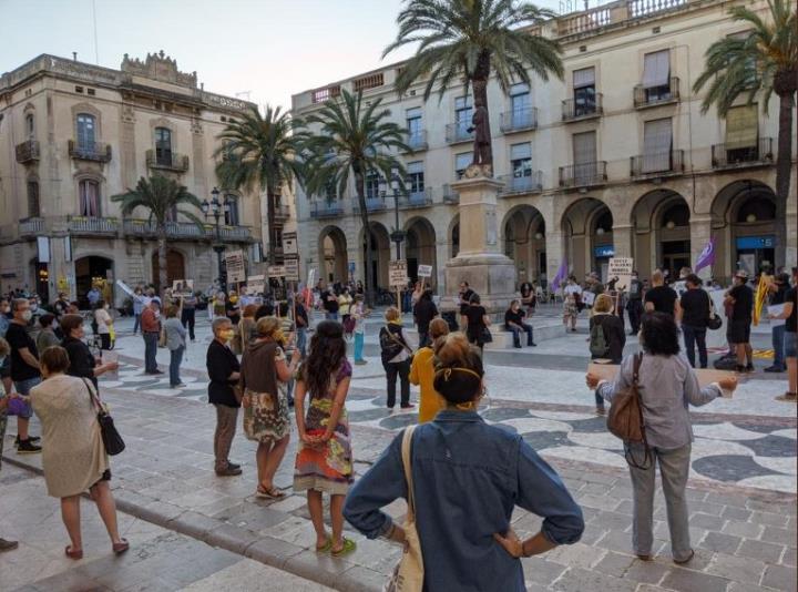 Desenes de persones es manifesten a Vilanova, Vilafranca i Ribes per 