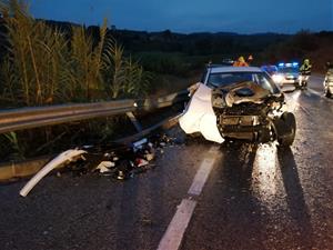 Detingut un conductor novell per conduir ebri, drogat i provocar un accident amb un tractor a Subirats