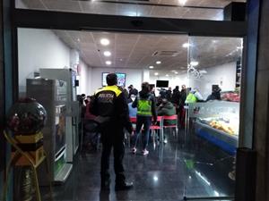 Dispositiu policial al Vendrell per al control d’estrangeria, inspeccions a establiments i tinença d’estupefaents  . Ajuntament del Vendrell