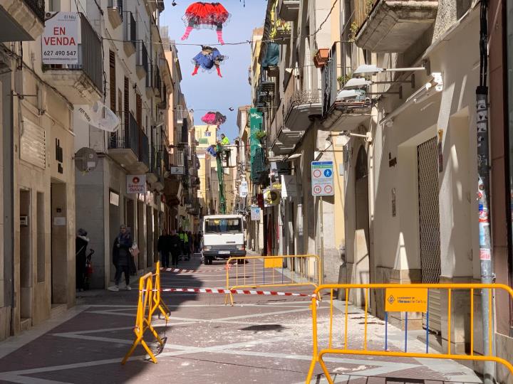 Diversos carrers tallats a Vilanova per despreniments de façanes a causa del vent. EIX