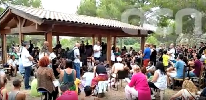 Dolça Revolució aplega novament centenars de persones a Sant Pere de Ribes sense mesures de seguretat contra la covid-19. ACN