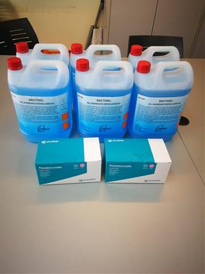 Donació de mascaretes i guants del Centre Dental Vilanova a la policia local 