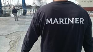 Dos mariners i un usuari del Club Nàutic Vilanova salven la vida a un home que havia caigut al mar. Club Nàutic Vilanova 