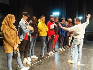 Dotze joves del Garraf, Marroc i Mali creen l’acció teatral “Lluny de Casa”. CC Garraf