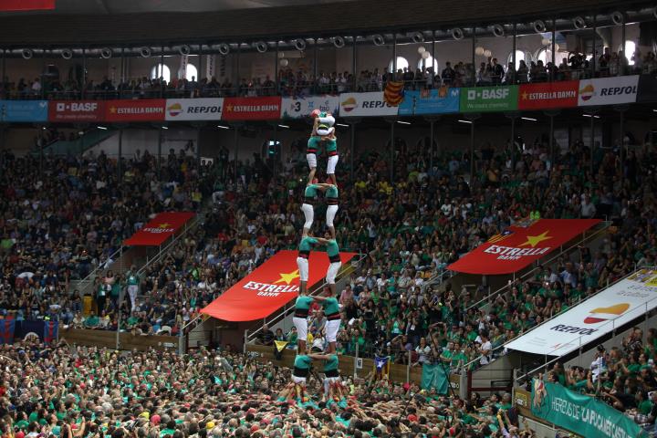 El 2 de 8 sense folre carregat en la segona ronda del Concurs de castells de Tarragona pels Castellers de Vilafranca, el 7 d'octubre de 2018. ACN