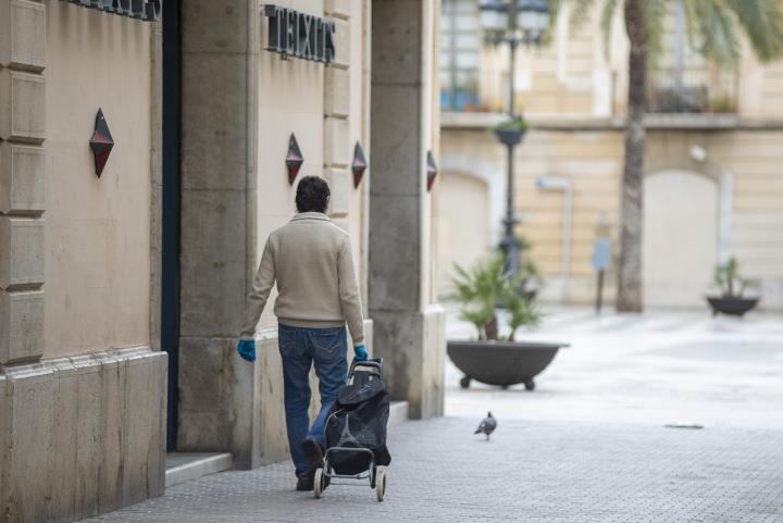 El 72,4% dels catalans reduiran el consum després del confinament, especialment en turisme i oci. EIX