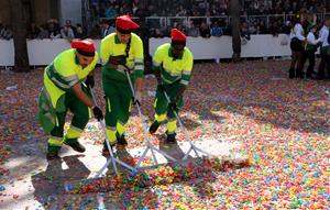 El Carnaval de Vilanova i la Geltrú arriba al seu punt àlgid amb les dolces batalles de les Comparses