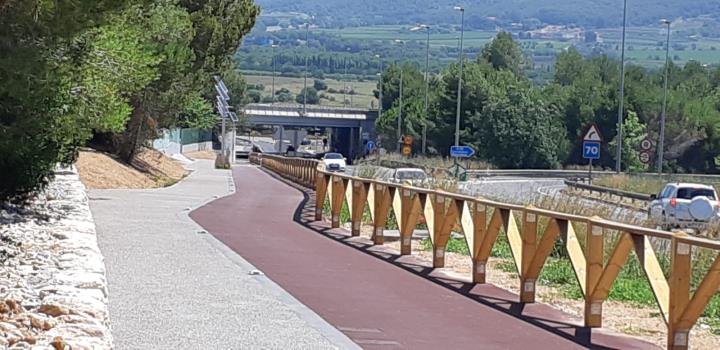 El carril bici que uneix la rambla del Garraf amb la rotonda d’accés a l'autopista s’estrena aquest divendres. Ajt Sant Pere de Ribes