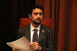 El conseller de Territori i Sostenibilitat, Damià Calvet, en la compareixença a la comissió parlamentària per detallar el pressupost. ACN