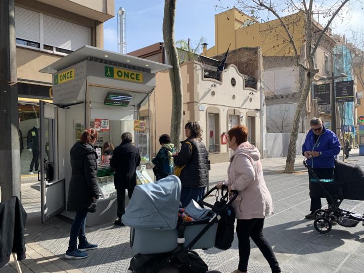 El cupó de les Comparses desperta la febre compradora a Vilanova i la Geltrú. EIX